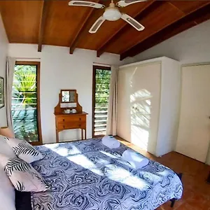 1770 Southern Cross Travellers Retreat Hostel